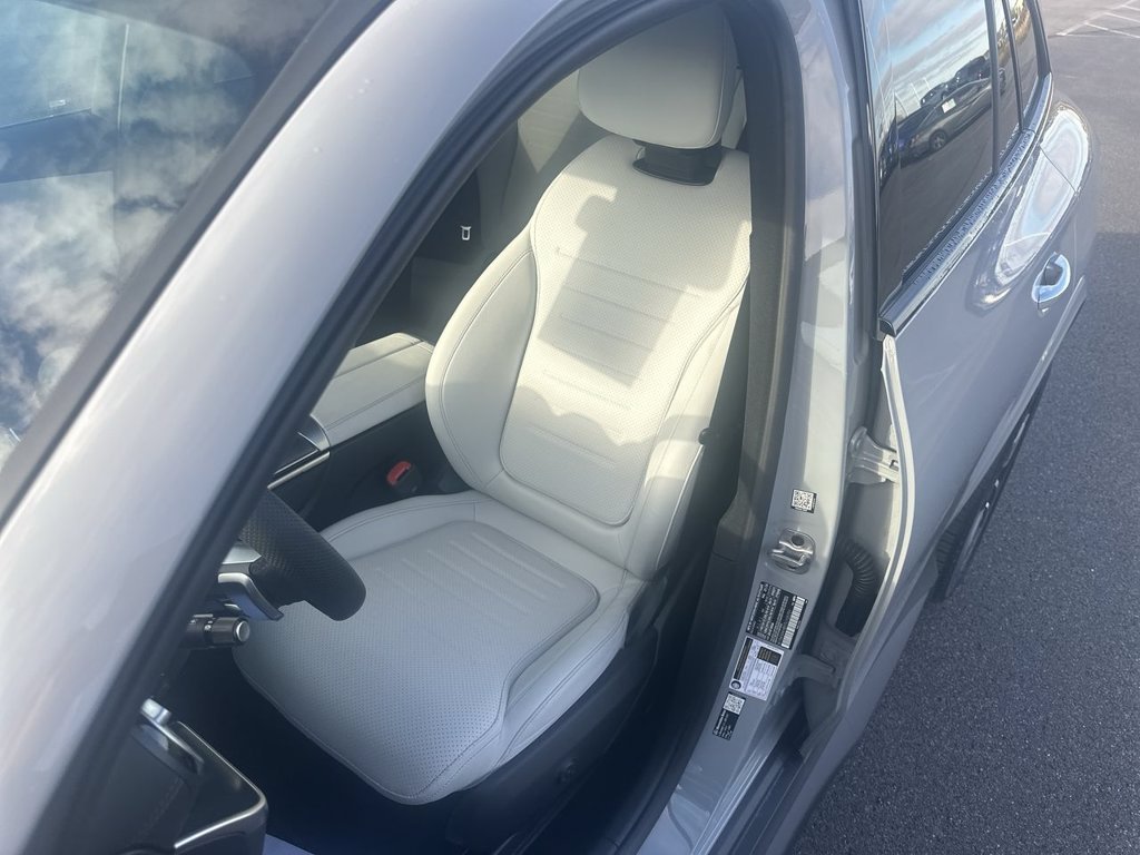 Used 2026  Mercedes-Benz GLC 300 image 17