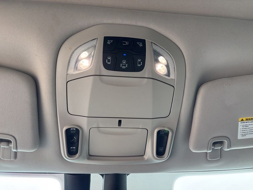 2020 Chrysler Pacifica Hybrid Limited - Photo 30