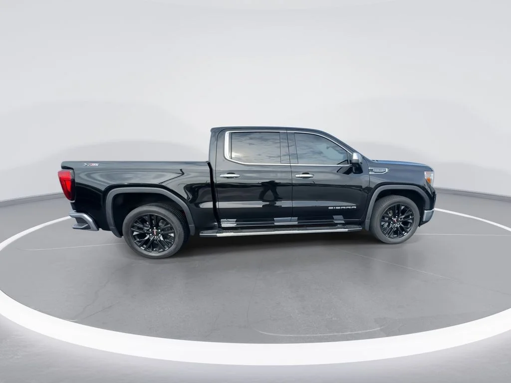 Used 2021 Black GMC SLT image 9