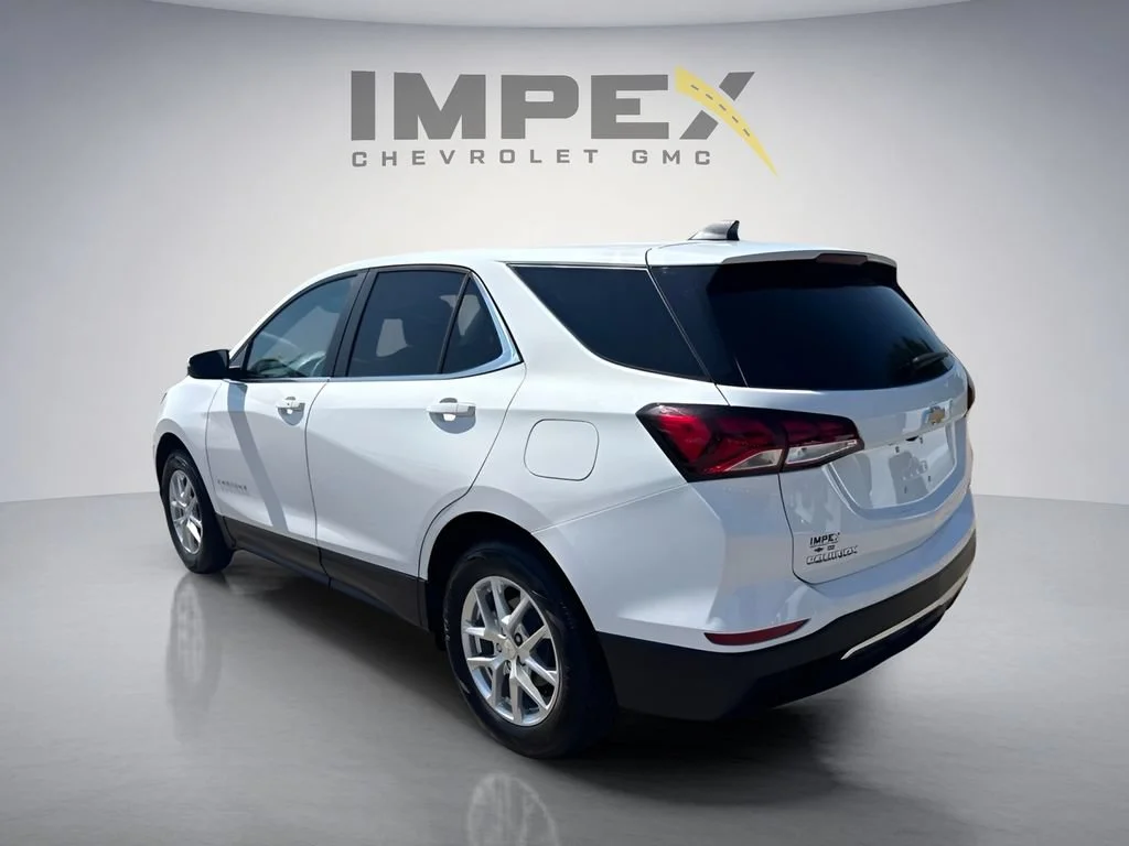 Used 2024 Summit White Chevrolet LT image 3