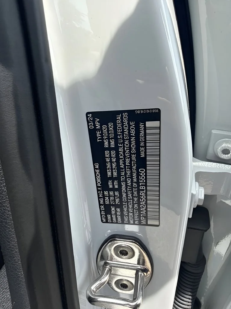 Used 2024  Porsche  image 38