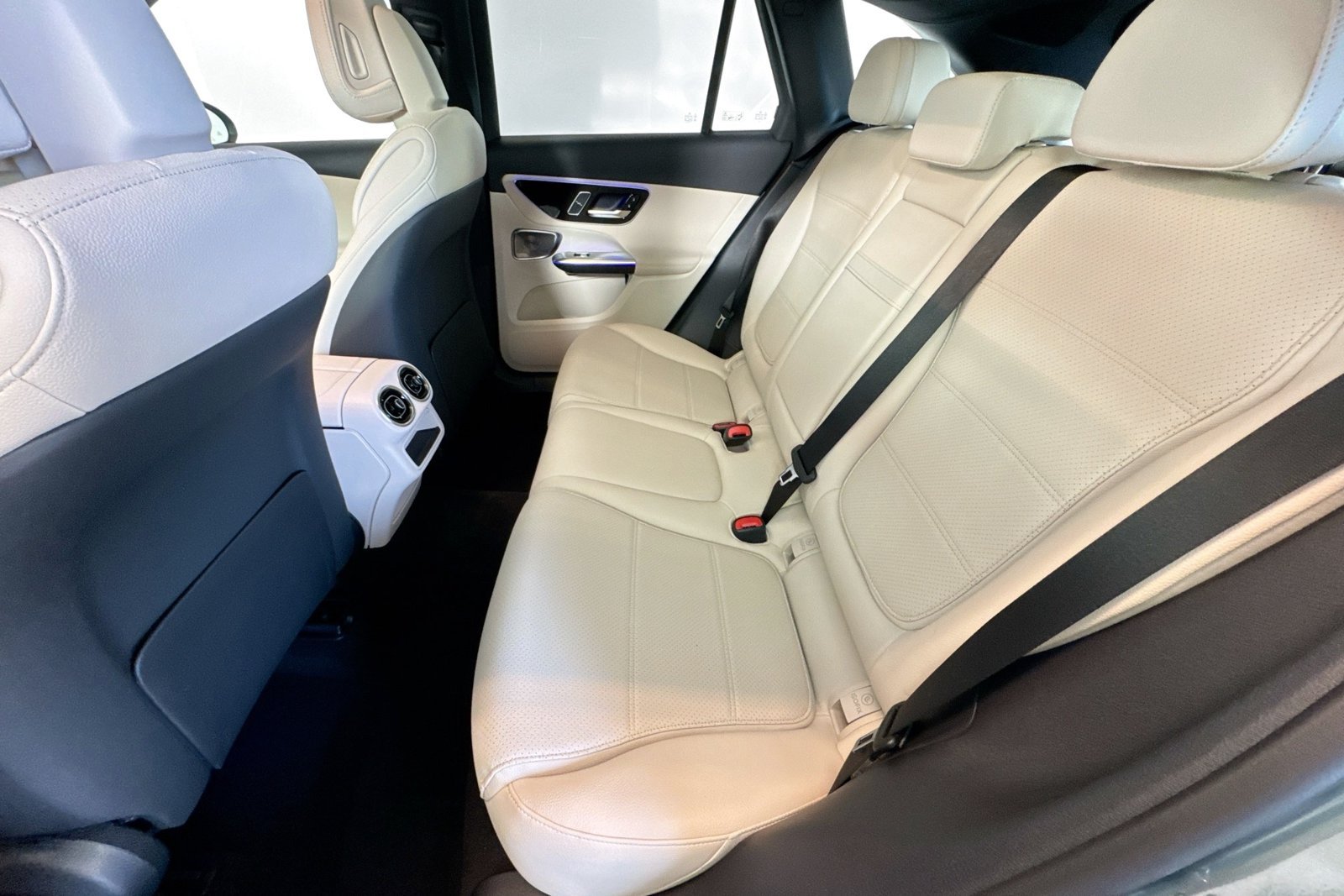 New 2026 Verde Silver Metallic Mercedes-Benz GLC 300 image 22