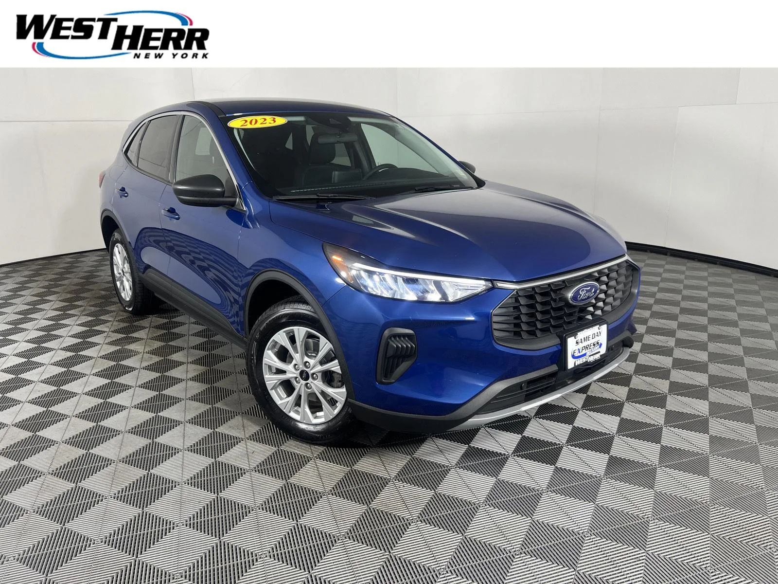 Used 2023 Atlas Blue Ford Active image 1