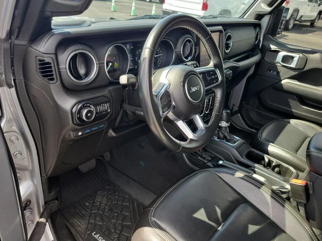 Used 2021 Silver Jeep Unlimited Sahara 4x4 image 10