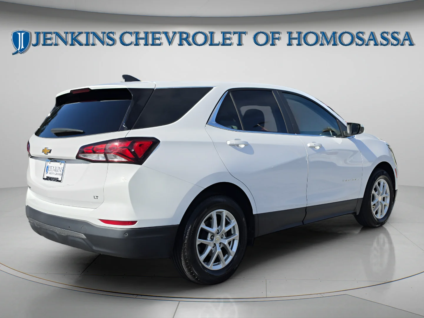 Used 2024 Summit White Chevrolet LT image 5