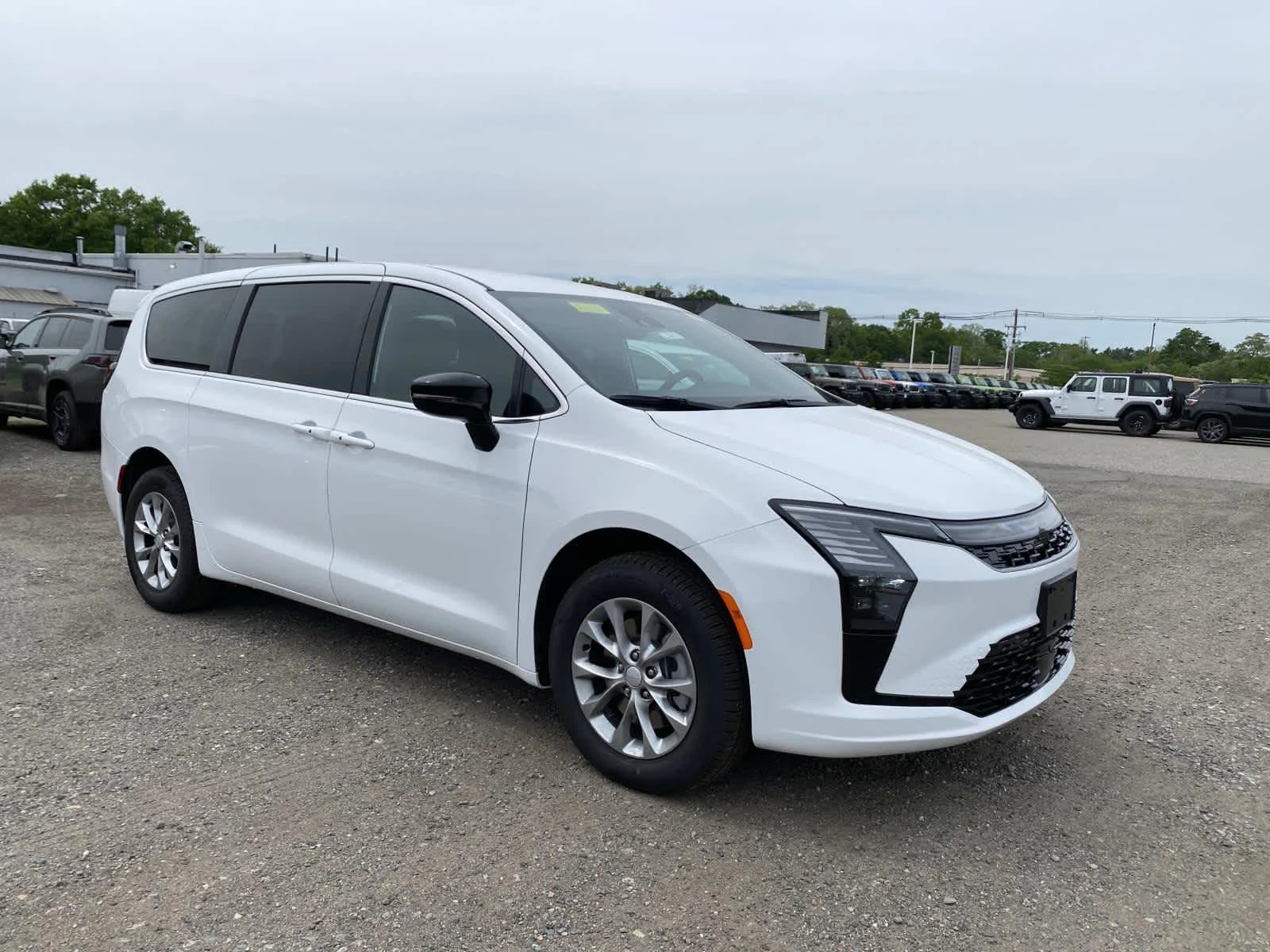 2027 Chrysler Pacifica Select AWD's photo
