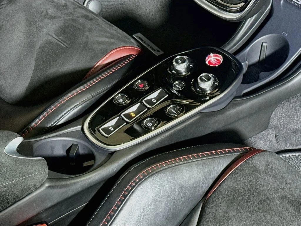 Certified Used 2023 McLaren Orange McLaren  image 18