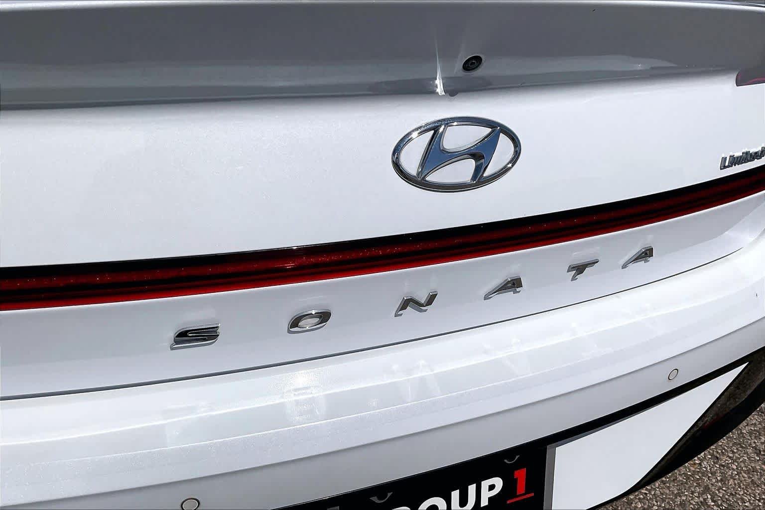 Used 2021 Quartz White Hyundai Limited image 31