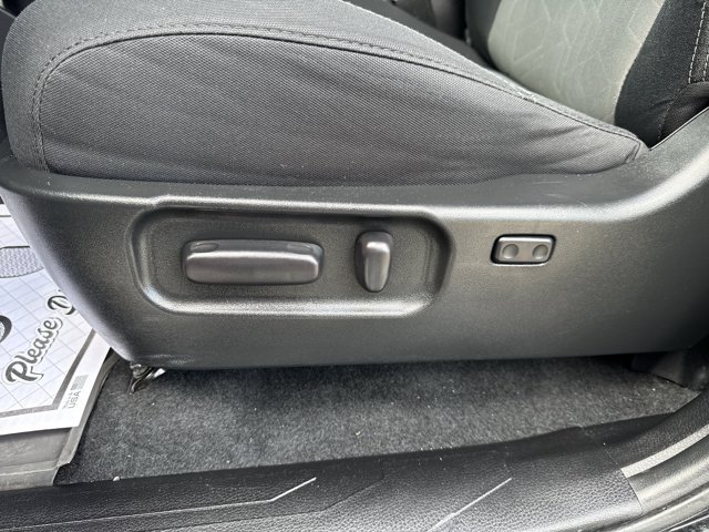Used 2022  Toyota  image 12
