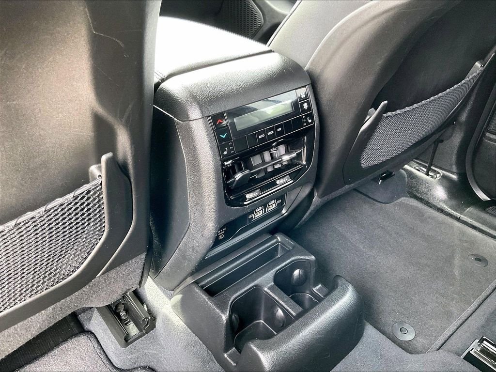 Used 2023 White/off-white Jeep Limited image 29