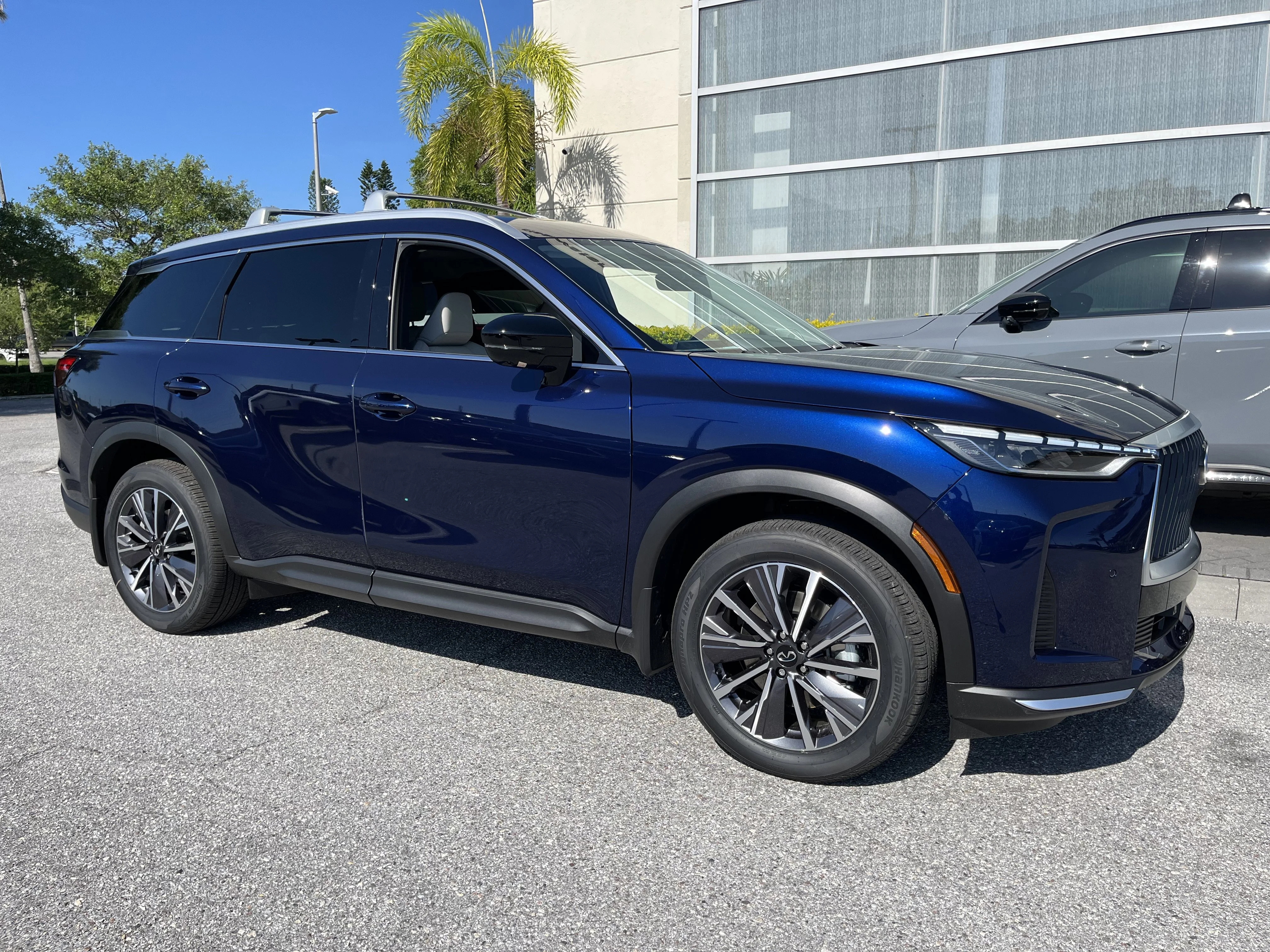New 2027 Grand Blue INFINITI LUXE image 8