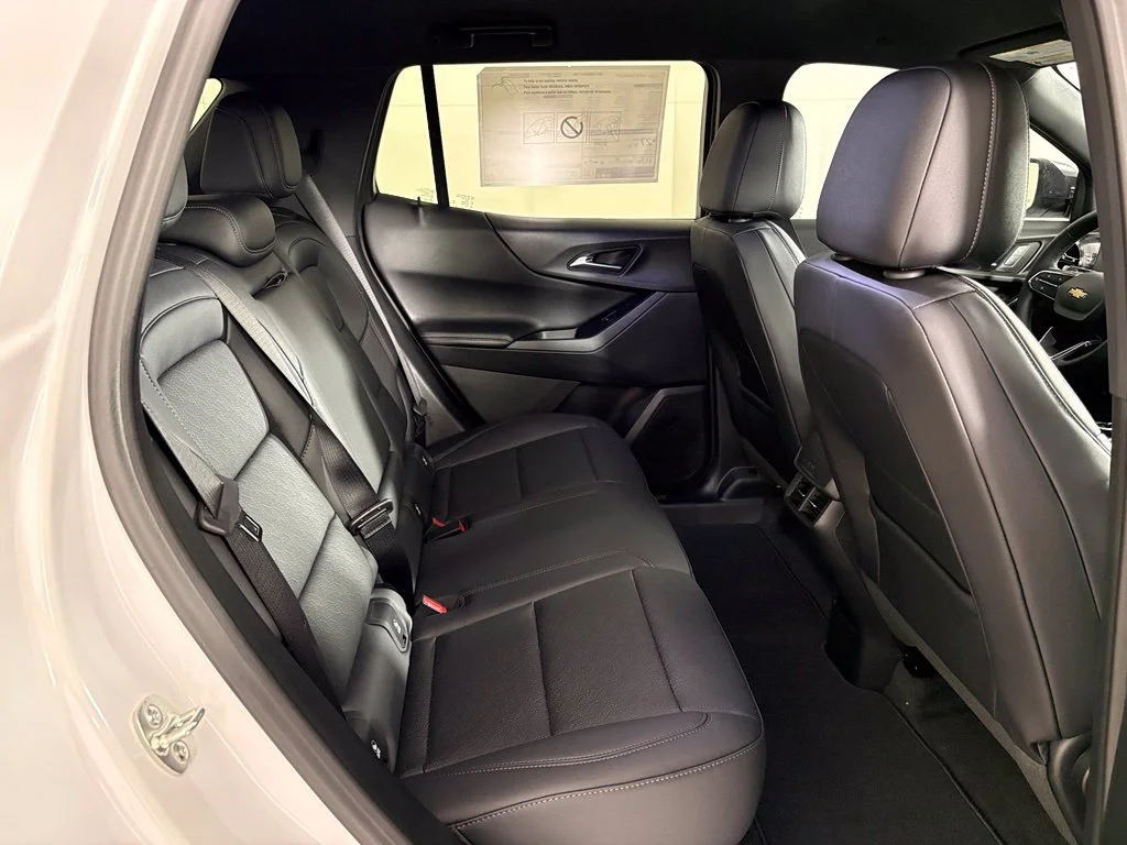 New 2027 Summit White Chevrolet LT image 42