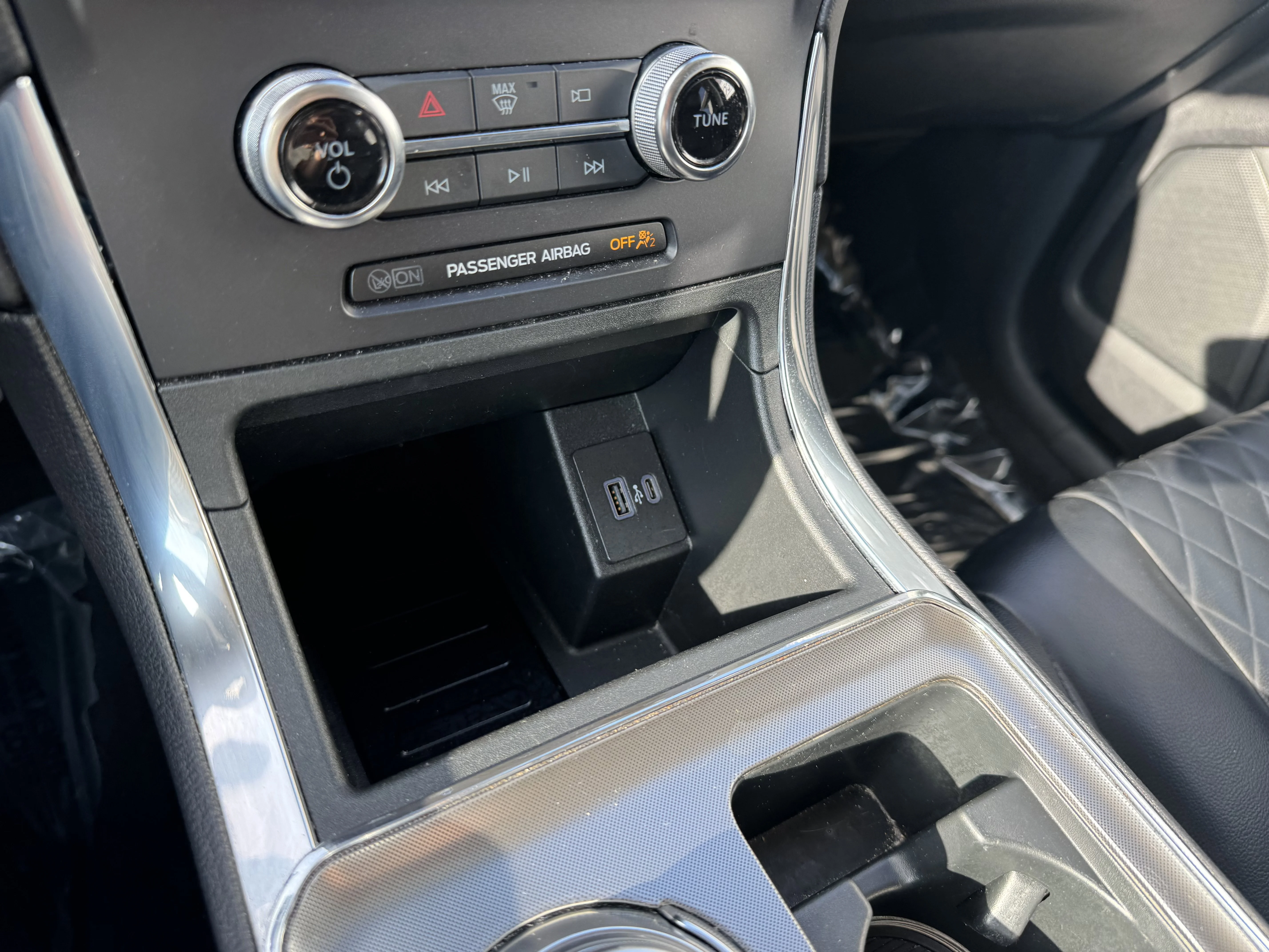 2024 Ford Edge Titanium - Photo 16