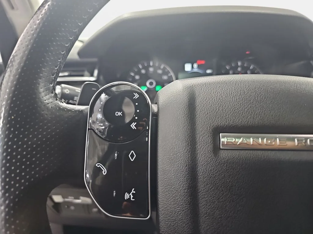 Used 2018 White Land Rover S image 19