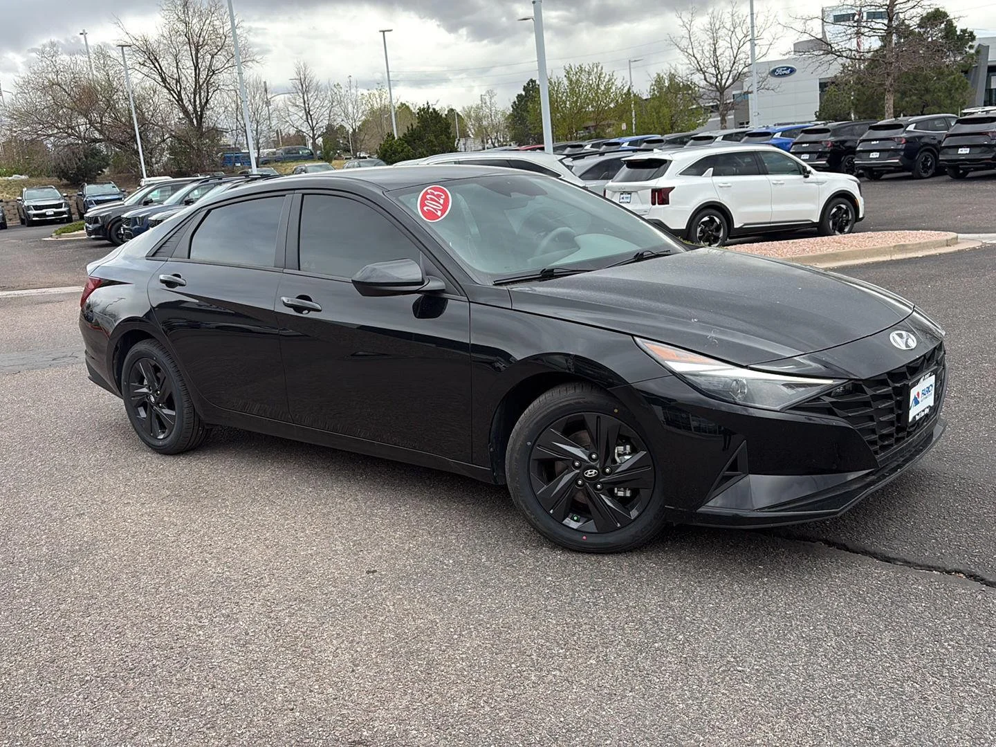 Used 2023 Phantom Black Hyundai SEL image 4