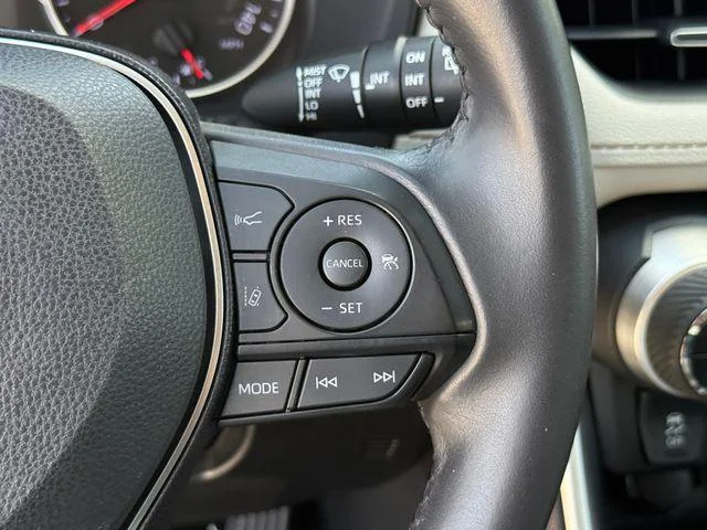 Certified Used 2019 LUNAR ROCK Toyota XLE Premium image 15