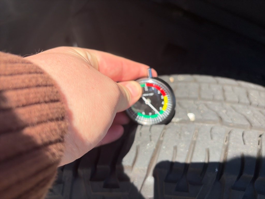 Used 2022 White Jeep Overland image 35