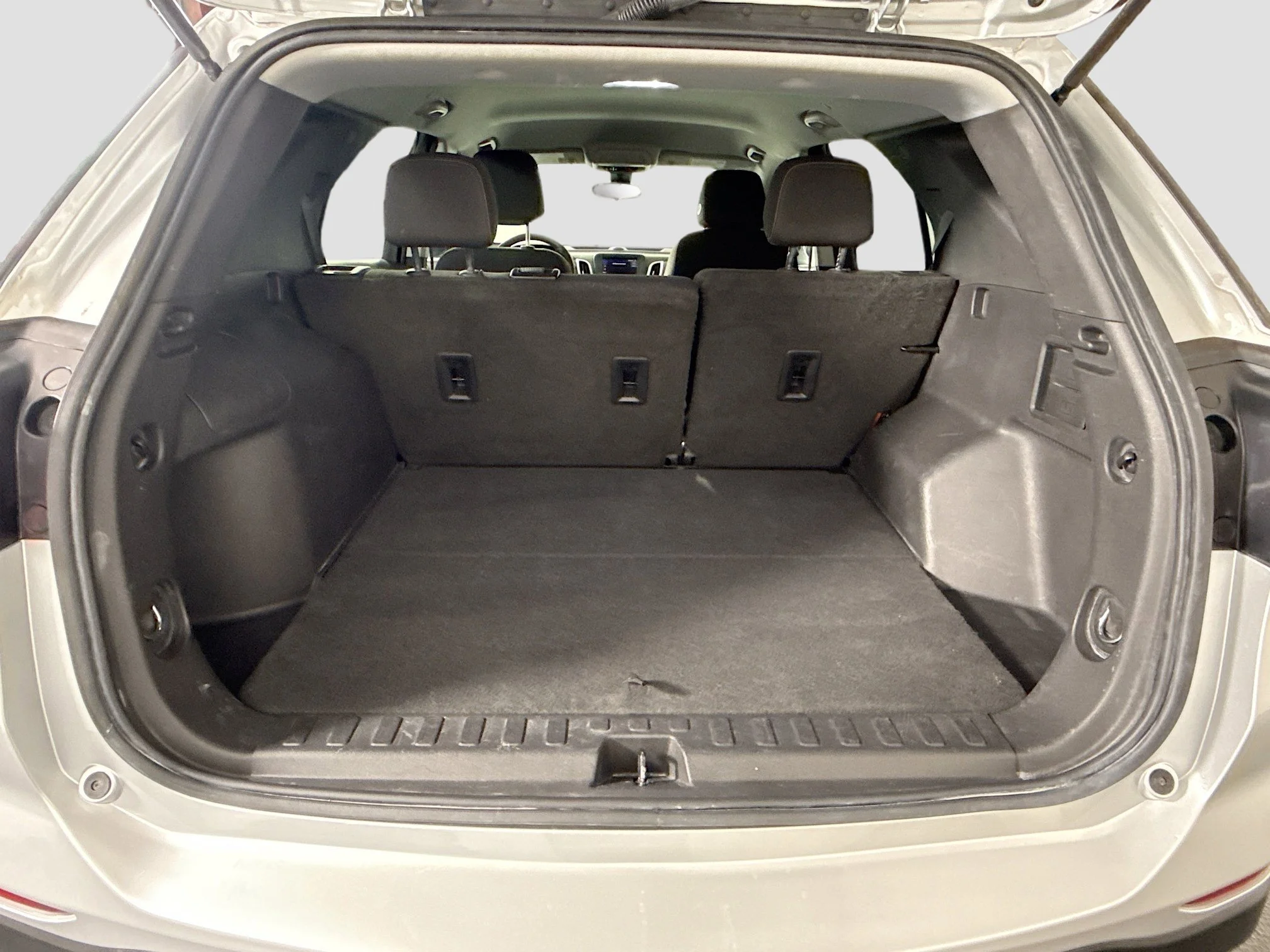 Used 2022 Silver Ice Metallic Chevrolet LT image 31