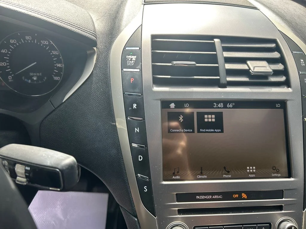 Used 2018  Lincoln Premiere image 23