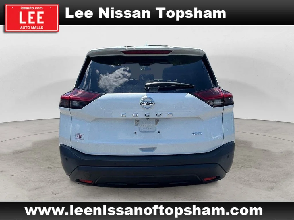 Used 2021 Glacier White Nissan S image 5