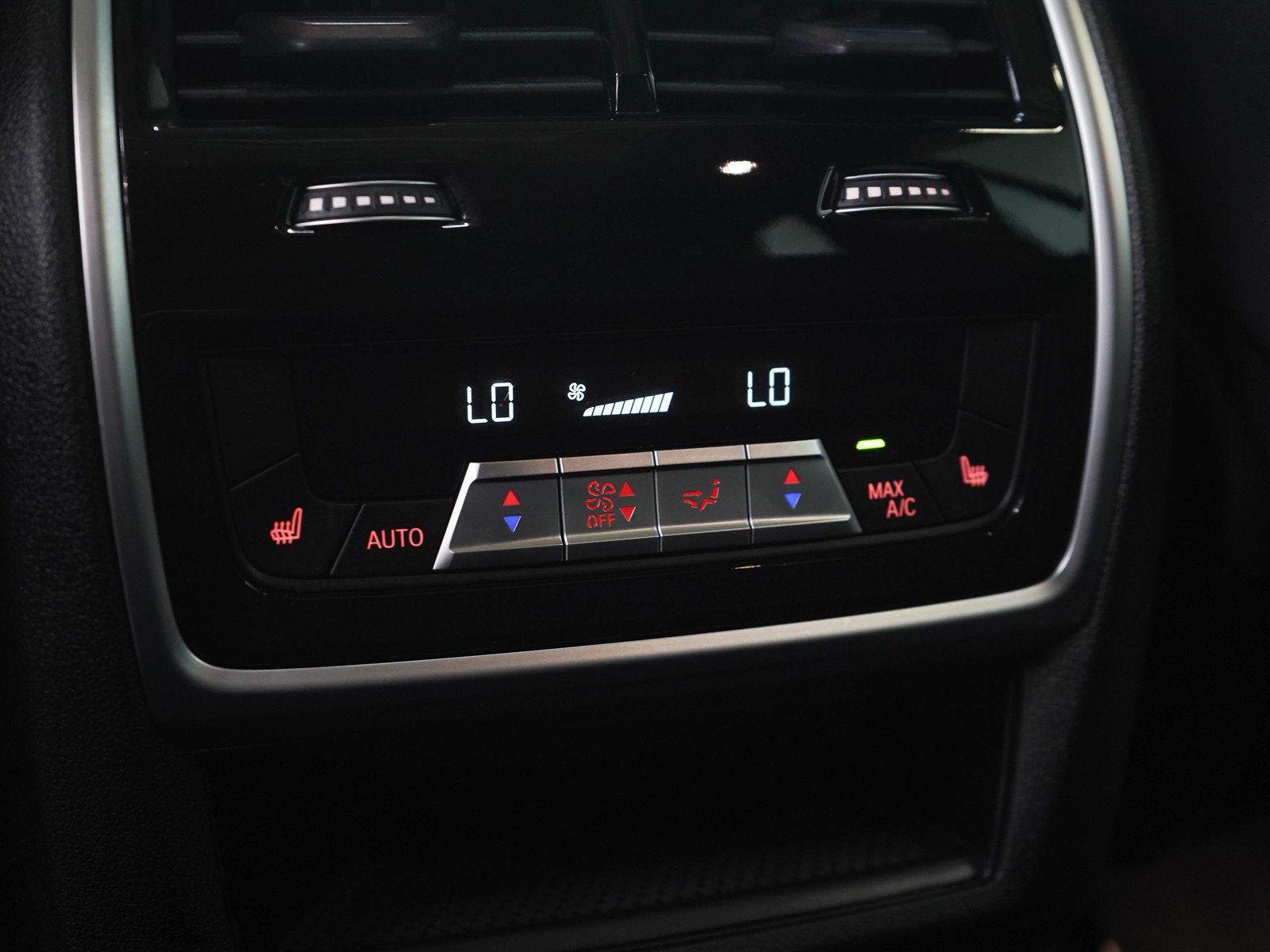Used 2020 Black BMW xDrive40i image 16