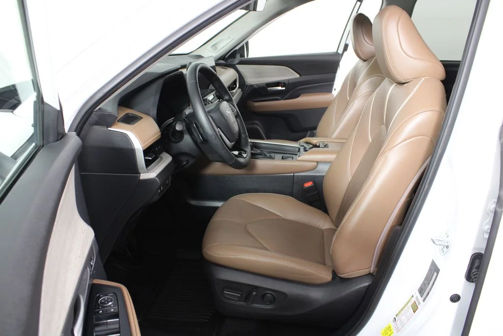 Used 2024 Pearl Toyota Platinum image 25