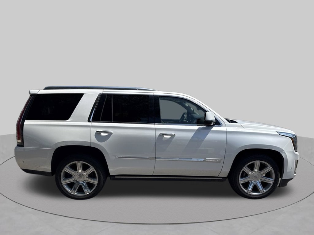 Used 2018 Crystal White Tricoat Cadillac Premium Luxury image 4