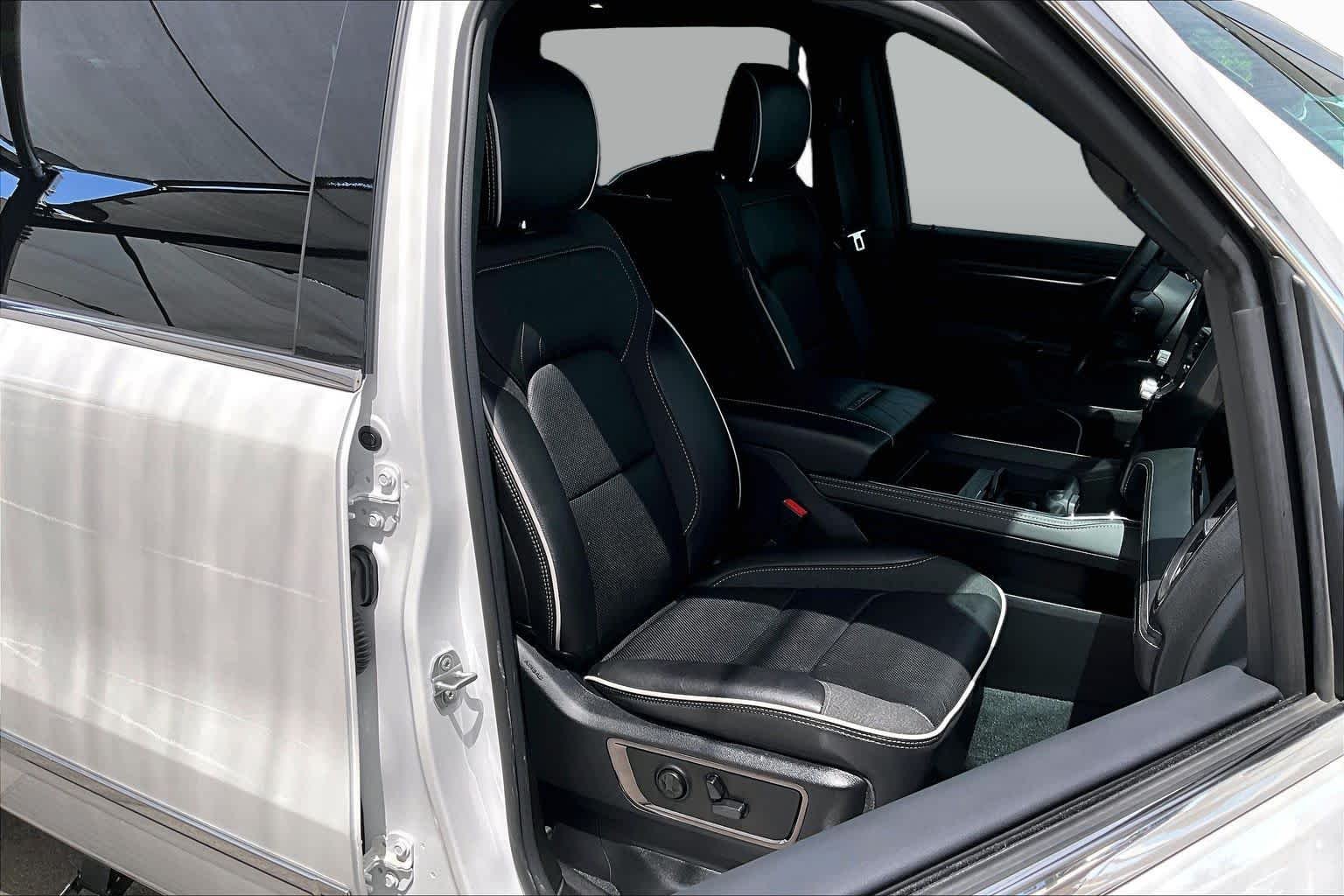 Used 2025 Ivory White Tri-Coat Pearlcoat Ram Limited image 9
