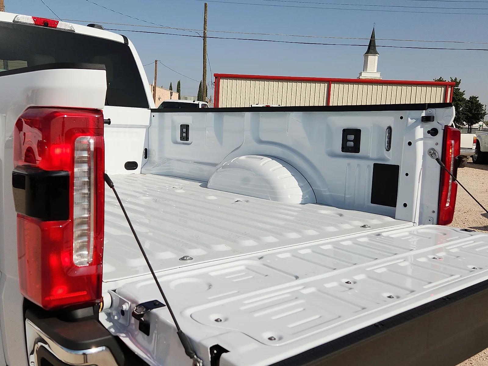 New 2027 Oxford White Ford Lariat image 12
