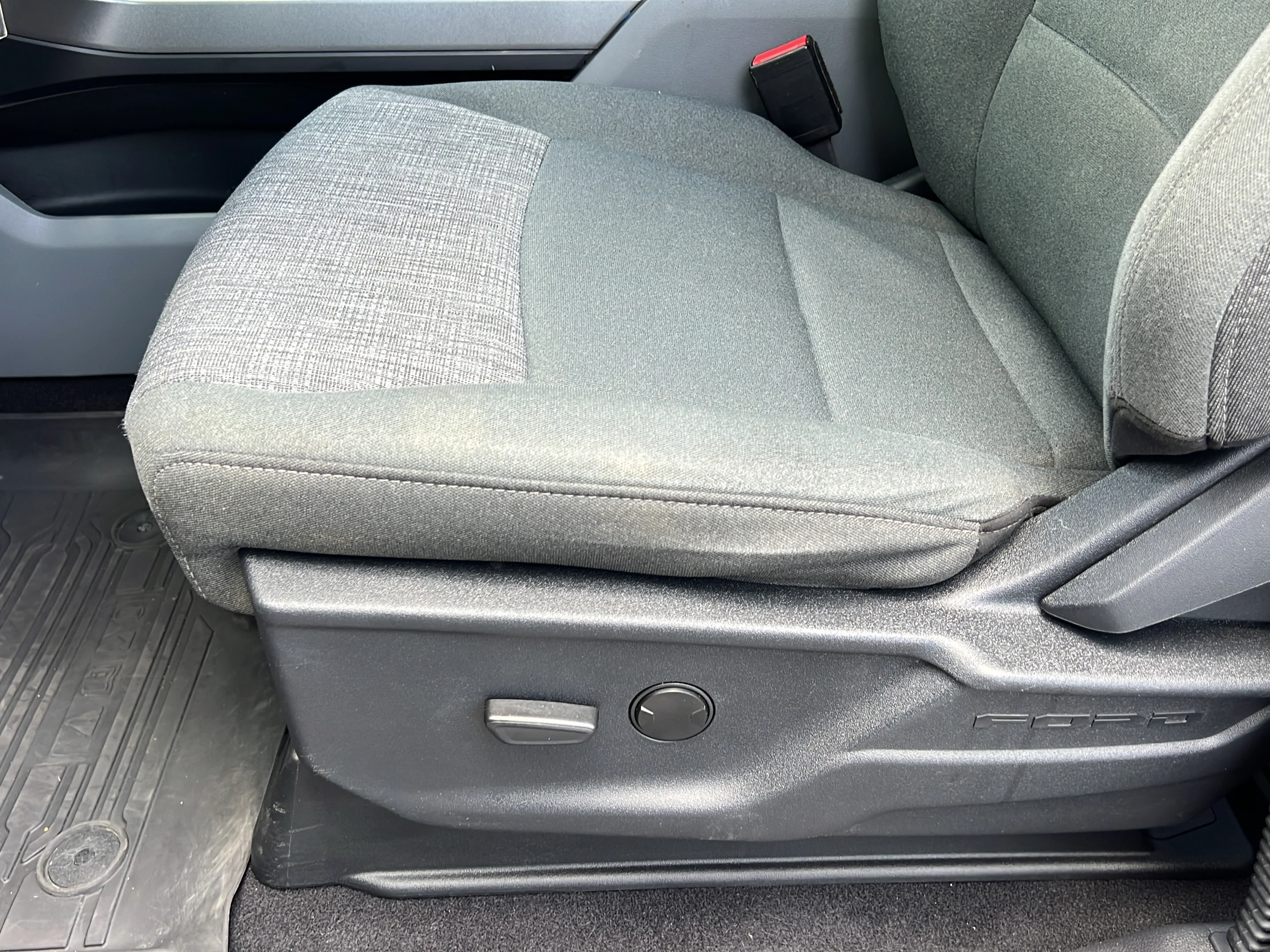 Used 2023 Oxford White Ford XLT image 14