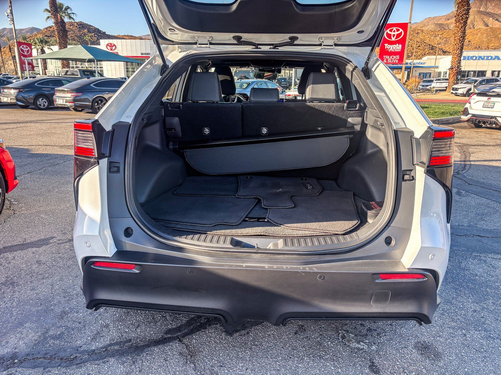 Used 2023 Pearl Toyota XLE image 12