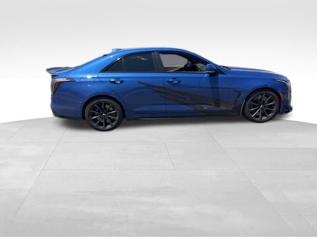 Used 2022  Cadillac V-Series image 13