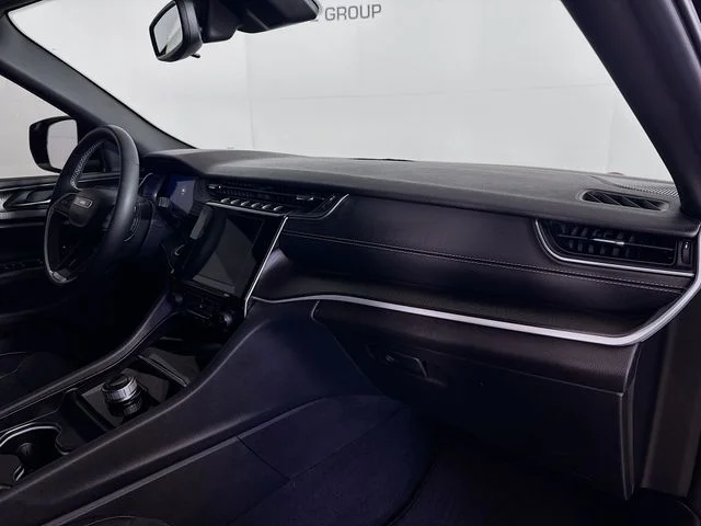 Used 2023 Black Jeep Altitude image 28