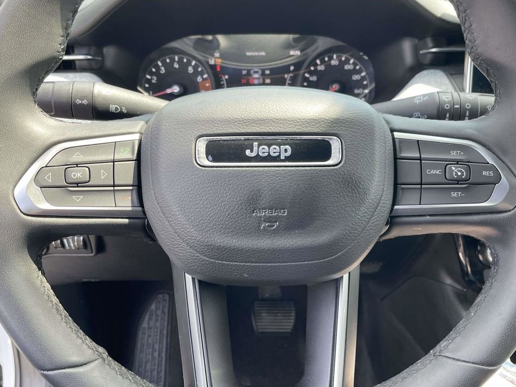 Used 2024 White Jeep Latitude image 21