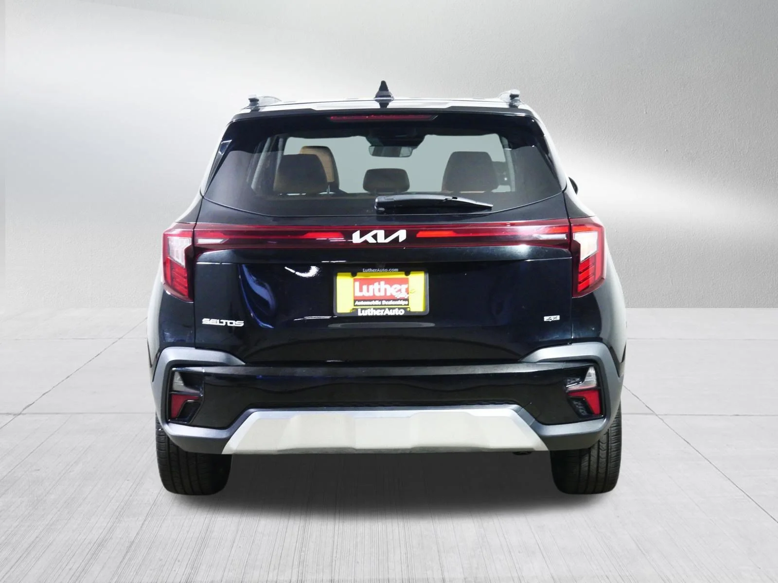 Used 2024 Fusion Black Kia SX image 6