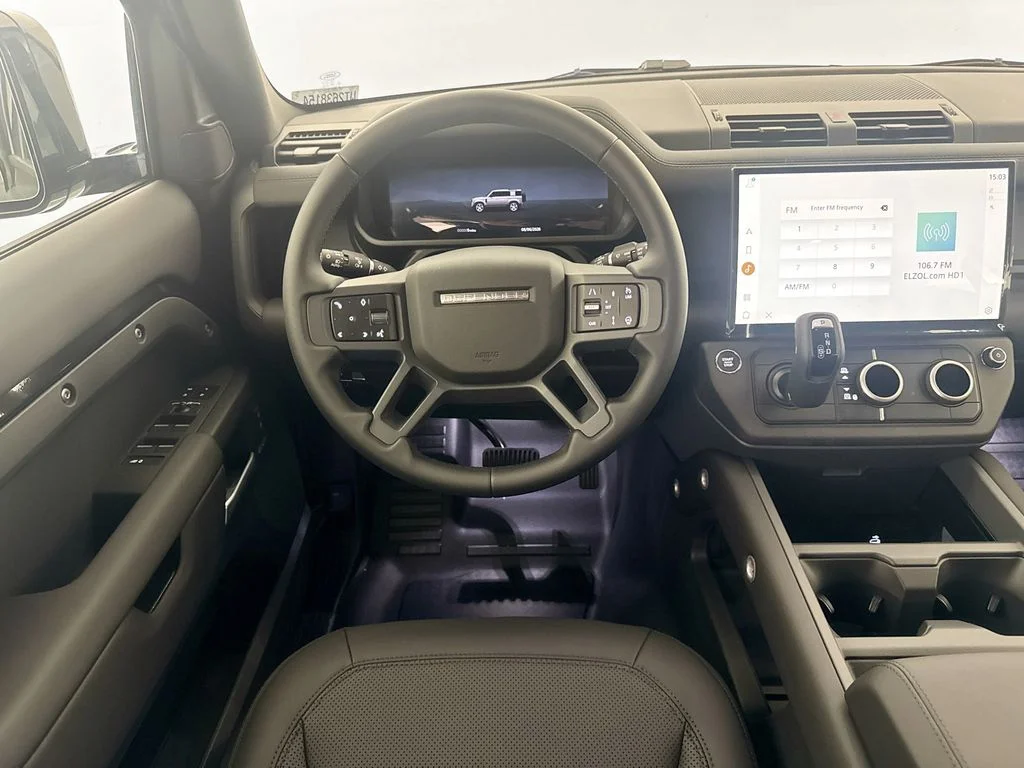 New 2026 Santorini Black Land Rover X-Dynamic SE image 23