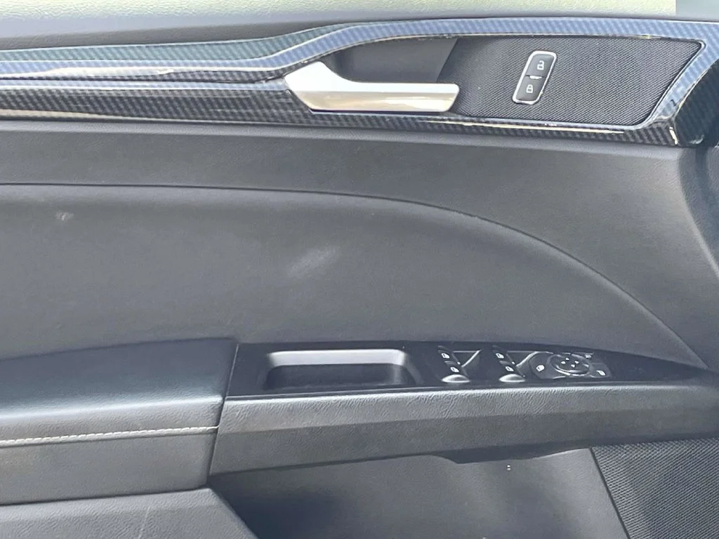 Used 2018 Black Ford SE image 18