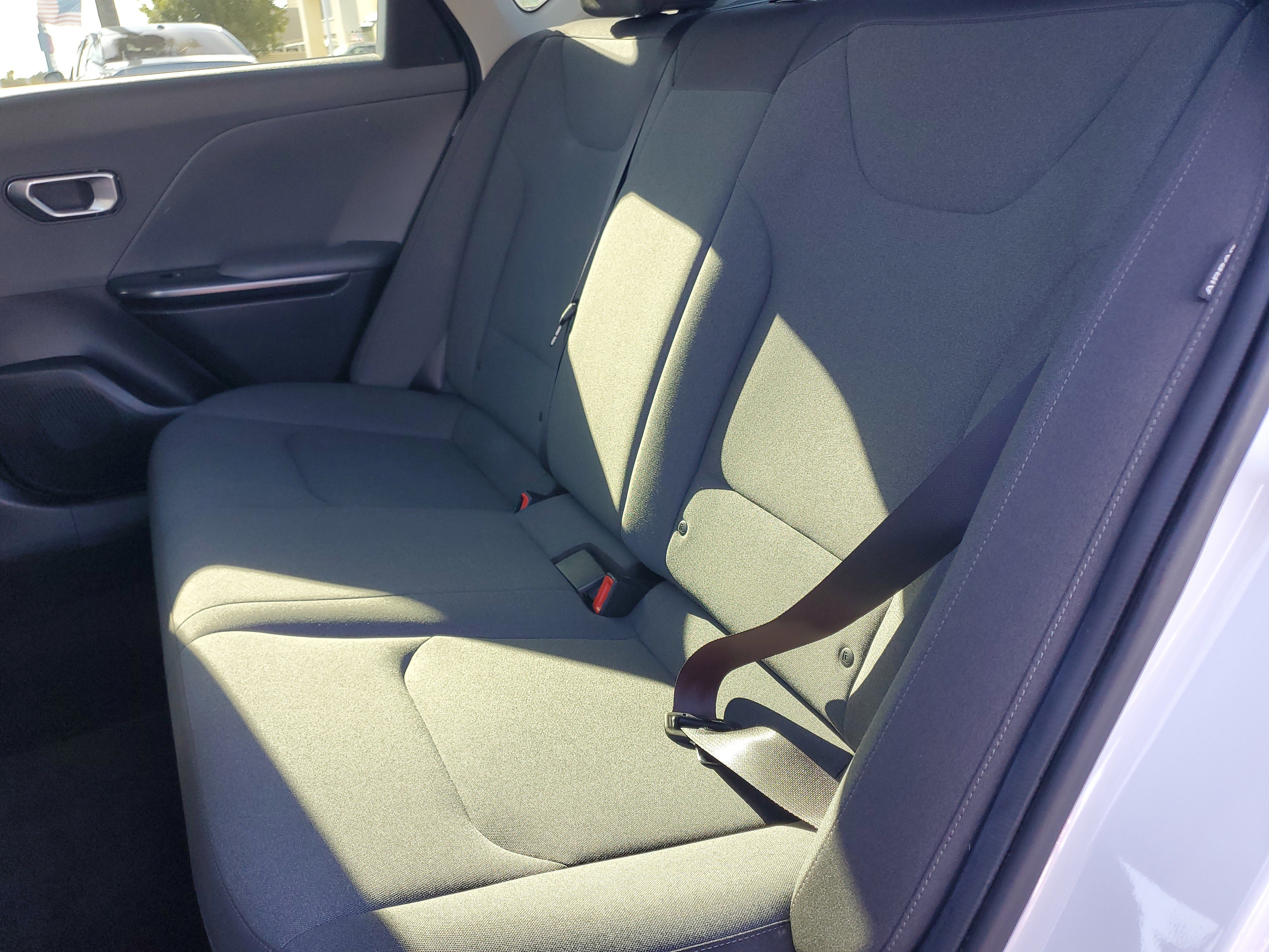 Used 2025 White Kia LXS image 13