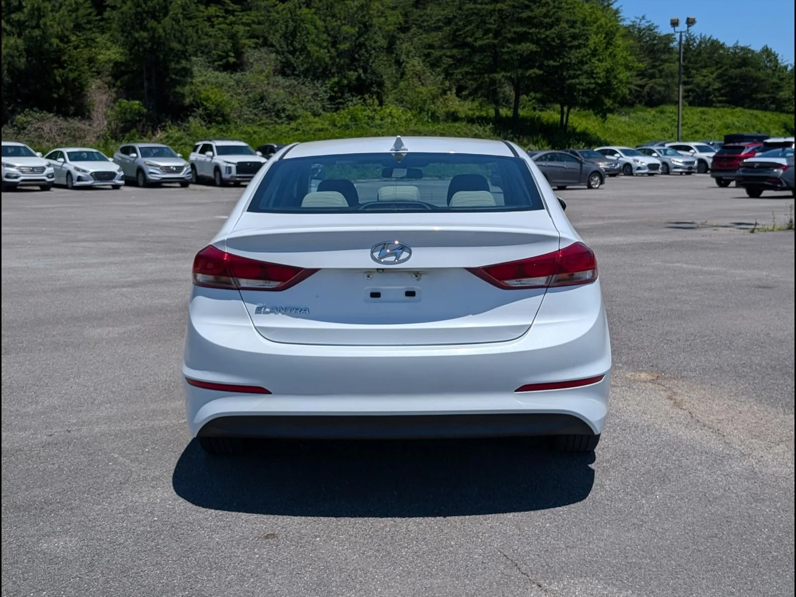 Used 2017 Quartz White Pearl W8 Hyundai SE image 5