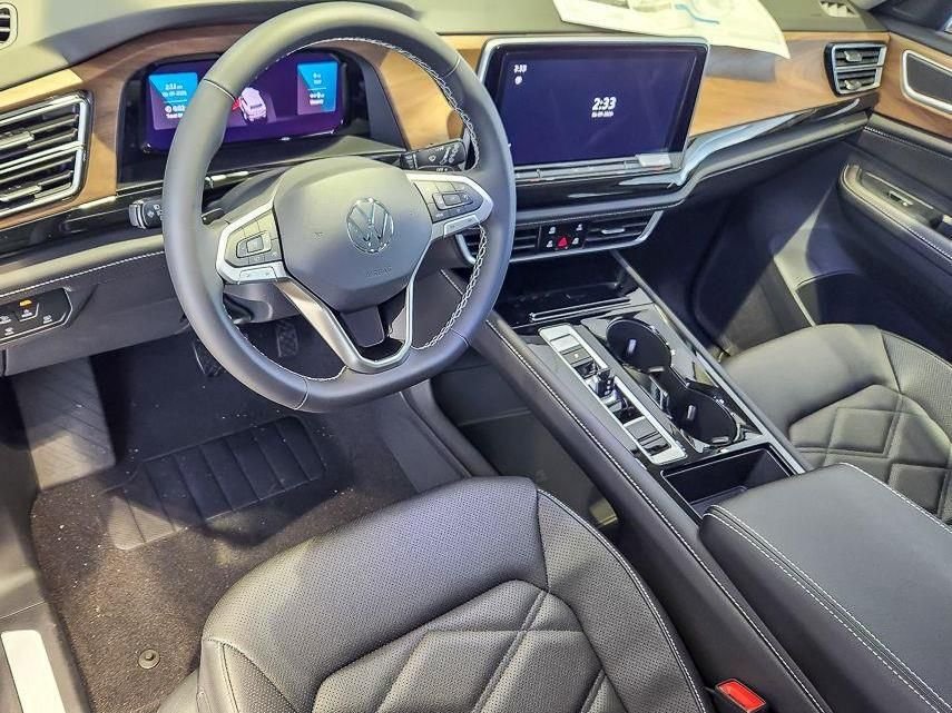 New 2026 Pure Gray Volkswagen 2.0T SE w/Technology image 9