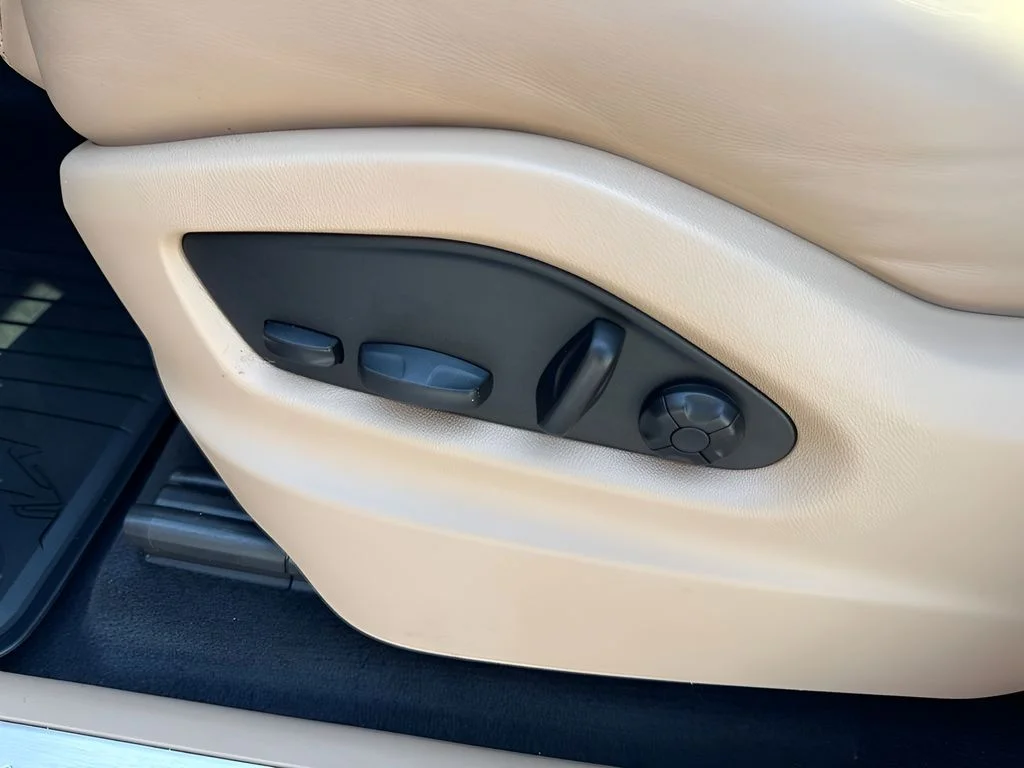 Used 2022  Porsche Base image 10