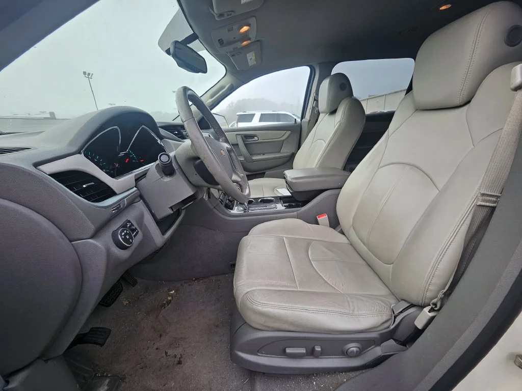 Used 2015 White Diamond Clearcoat Chevrolet 2LT image 13