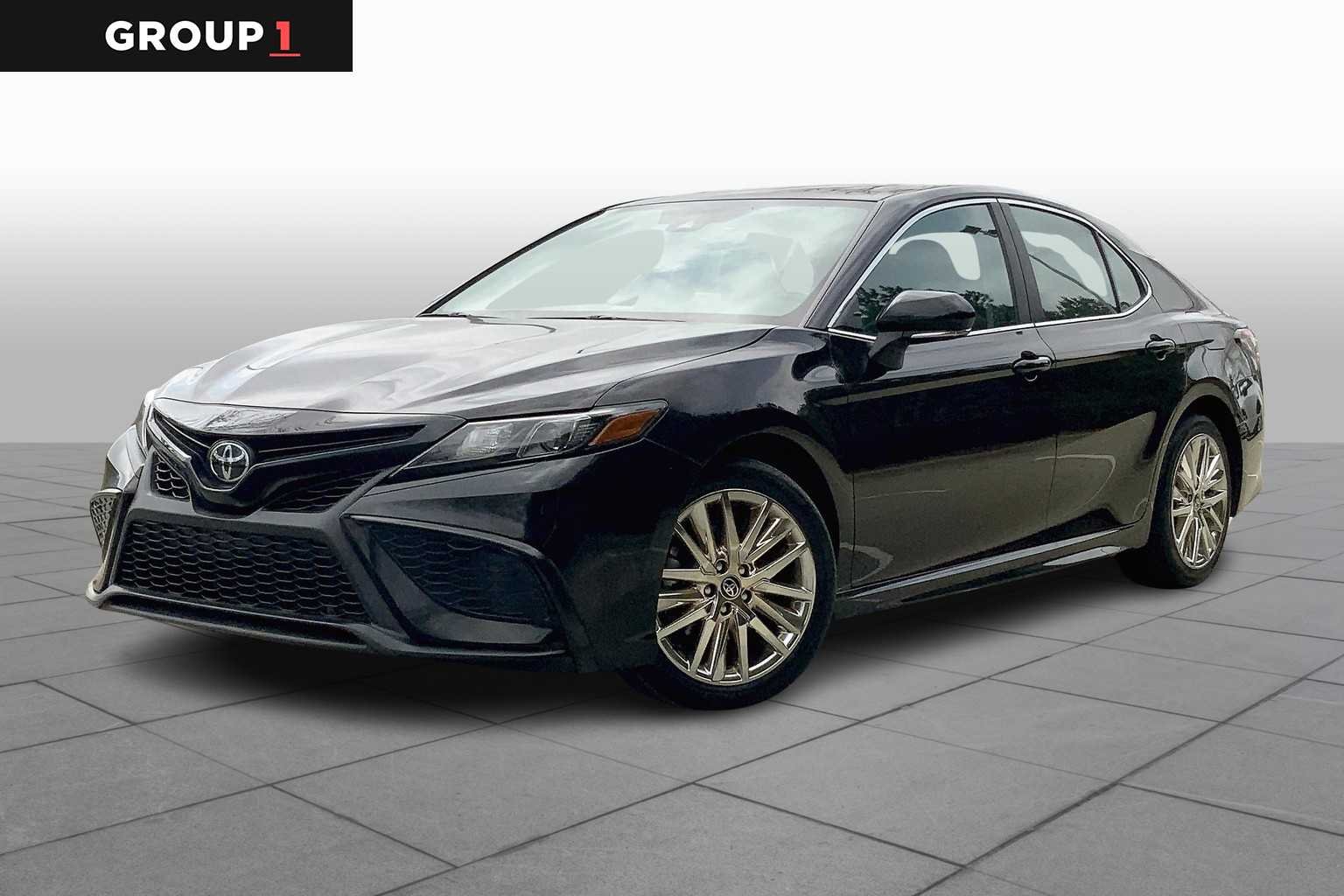 2024 Toyota Camry SE's photo