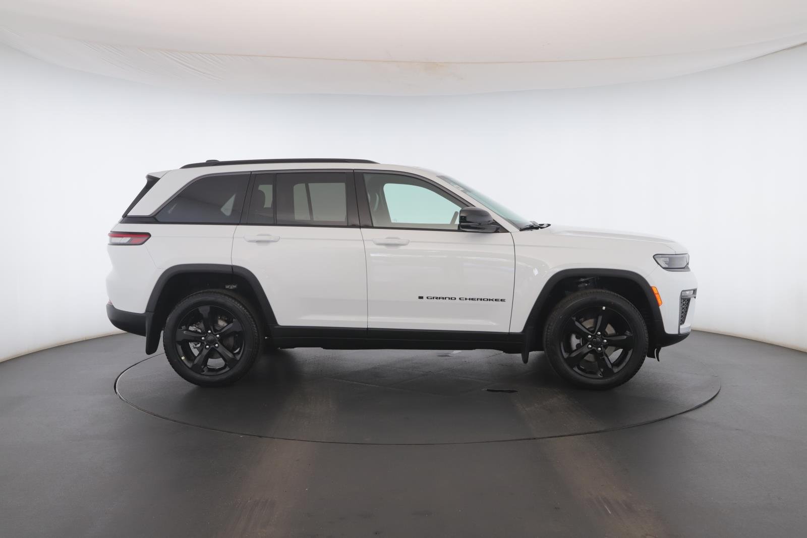 New 2026 Bright White Clear-Coat Exterior Paint Jeep Limited 4x4 image 18