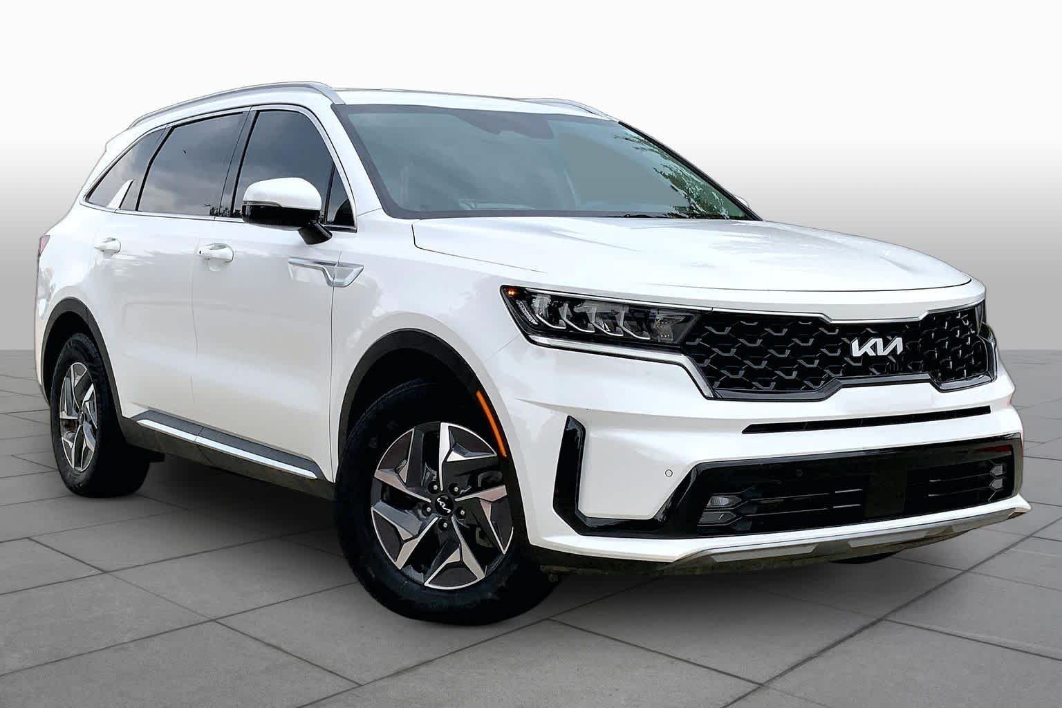 Used 2023 Snow White Pearl Kia EX image 3