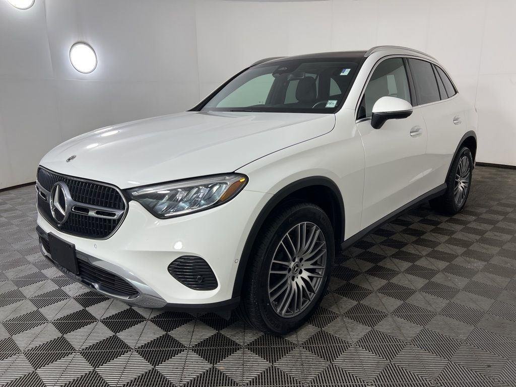Certified Used 2025 Polar White Mercedes-Benz GLC 300 image 24