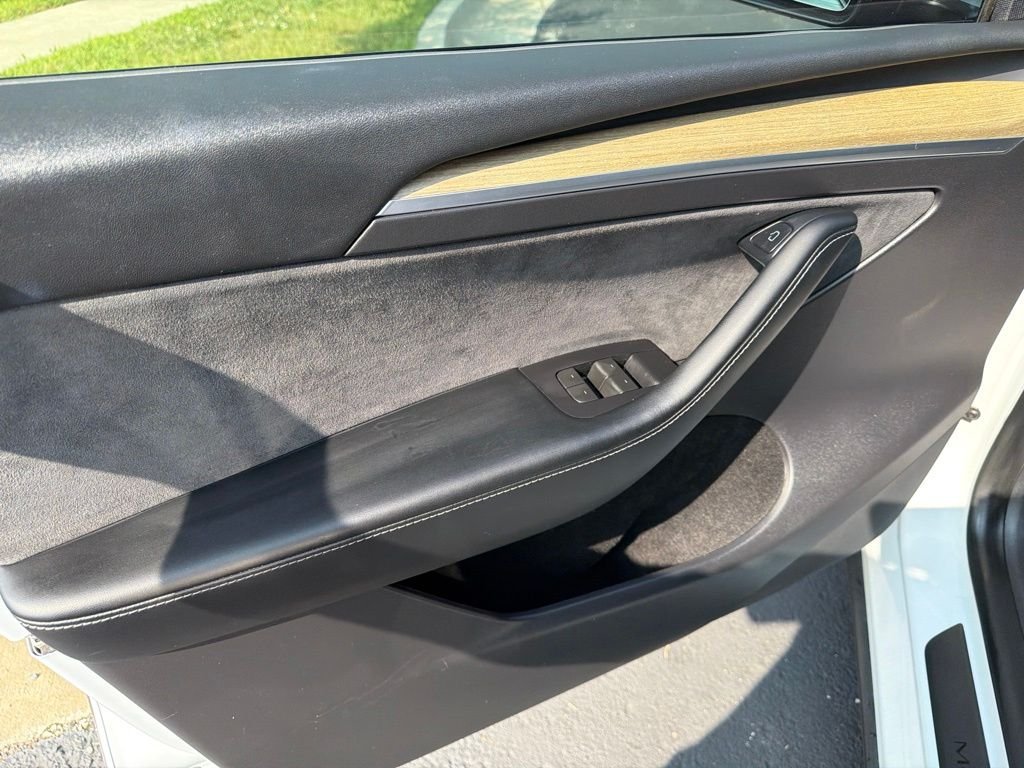 Used 2023 White Tesla Long Range image 9