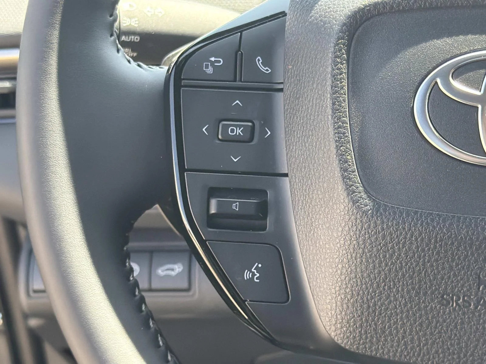 Used 2026 HEAVY METAL Toyota XLE FWD (Natl) image 9