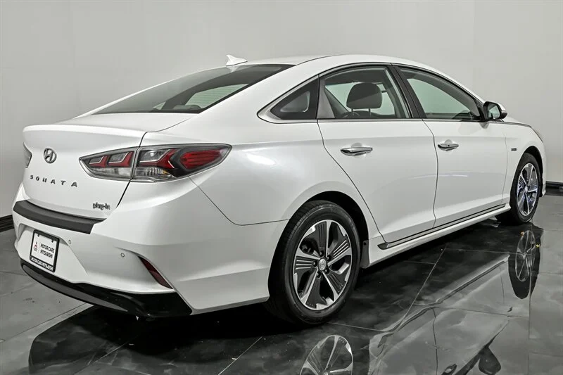 Used 2019 Hyper White Hyundai Limited image 9