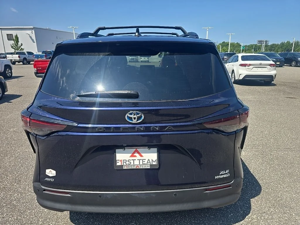 Used 2024  Toyota XLE image 6